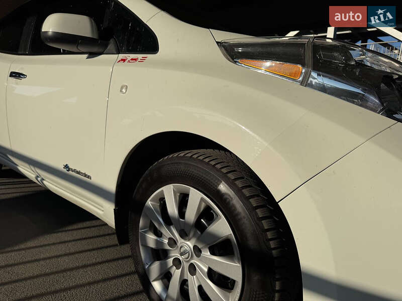 Хэтчбек Nissan Leaf 2016 в Киеве