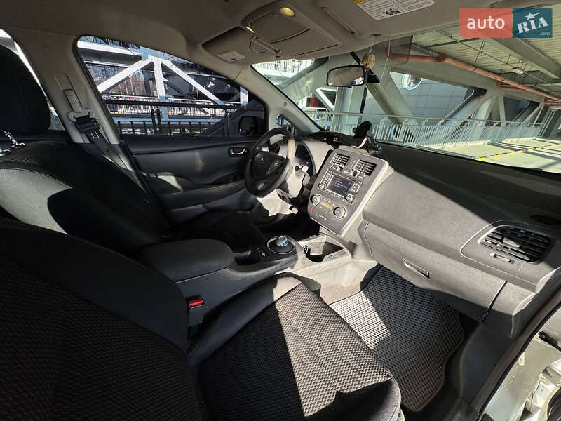 Хэтчбек Nissan Leaf 2016 в Киеве