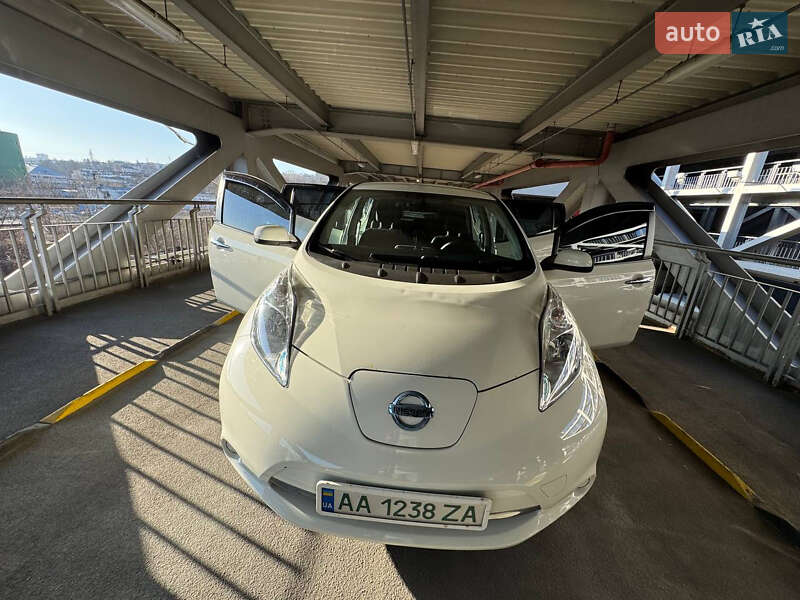 Хэтчбек Nissan Leaf 2016 в Киеве