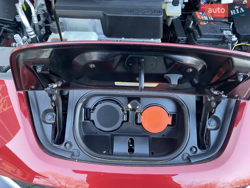 Хэтчбек Nissan Leaf 2018 в 