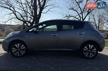 Хэтчбек Nissan Leaf 2013 в 