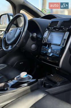 Хэтчбек Nissan Leaf 2013 в 