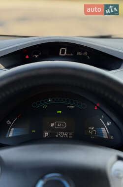 Хэтчбек Nissan Leaf 2013 в 