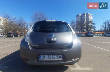Хэтчбек Nissan Leaf 2016 в 