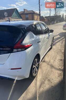 Хэтчбек Nissan Leaf 2018 в 