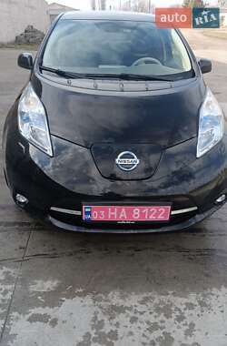 Хэтчбек Nissan Leaf 2012 в 