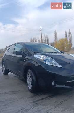 Хэтчбек Nissan Leaf 2012 в 