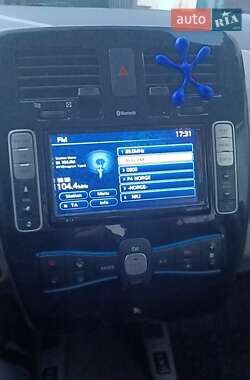 Хэтчбек Nissan Leaf 2012 в 