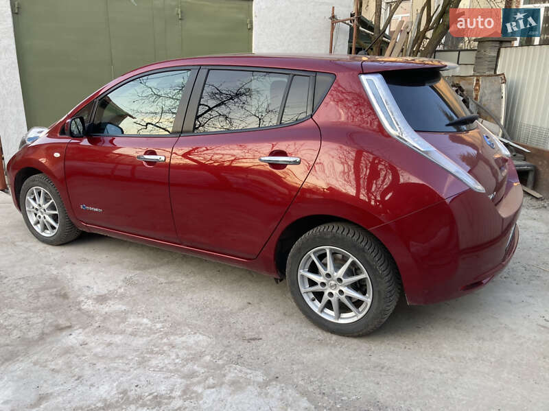 Хэтчбек Nissan Leaf 2014 в Львове