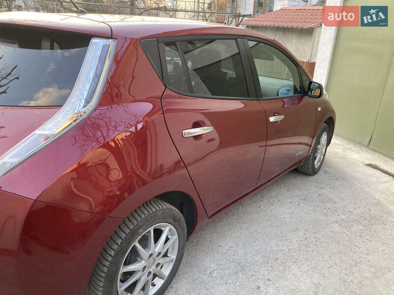 Хэтчбек Nissan Leaf 2014 в Львове