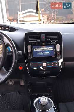 Хэтчбек Nissan Leaf 2013 в 