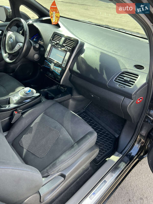 Хэтчбек Nissan Leaf 2013 в Днепре