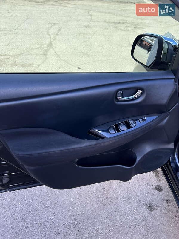 Хэтчбек Nissan Leaf 2013 в Днепре