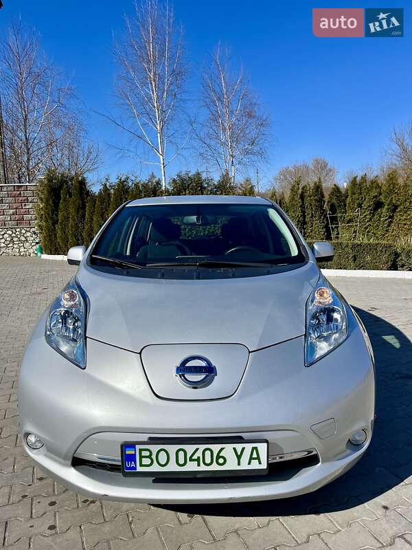 Хетчбек Nissan Leaf 2016 в Волочиську