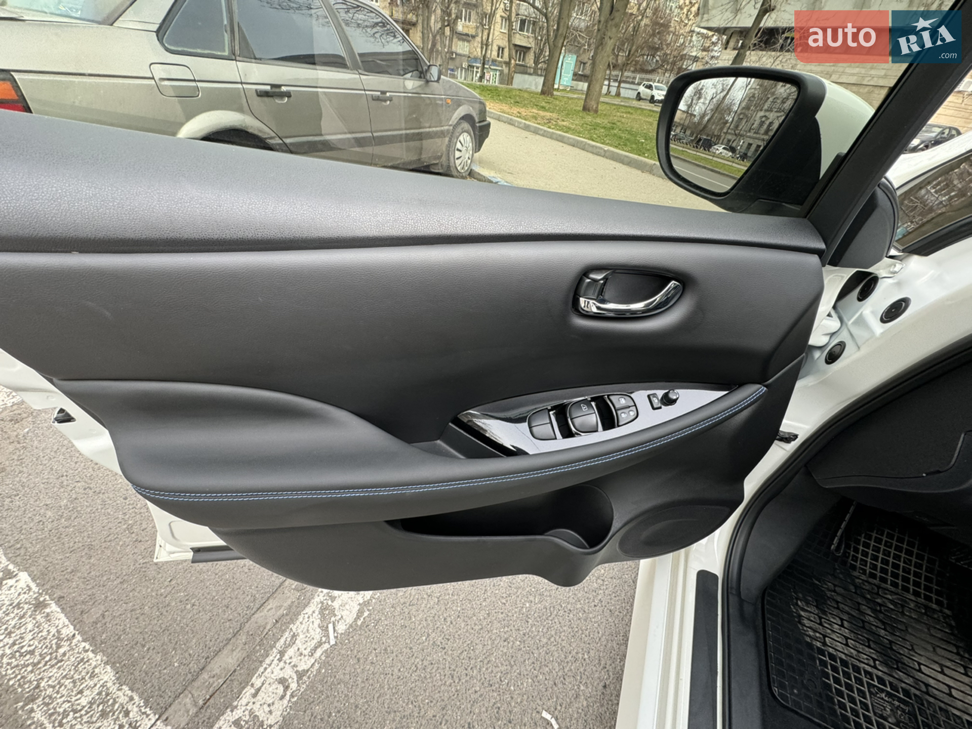 2022 Nissan Leaf - мініатюра 35