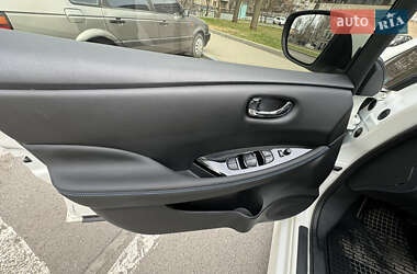 Хэтчбек Nissan Leaf 2022 в 