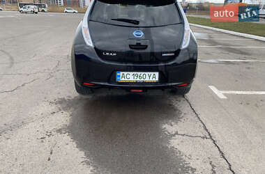 Хэтчбек Nissan Leaf 2012 в 
