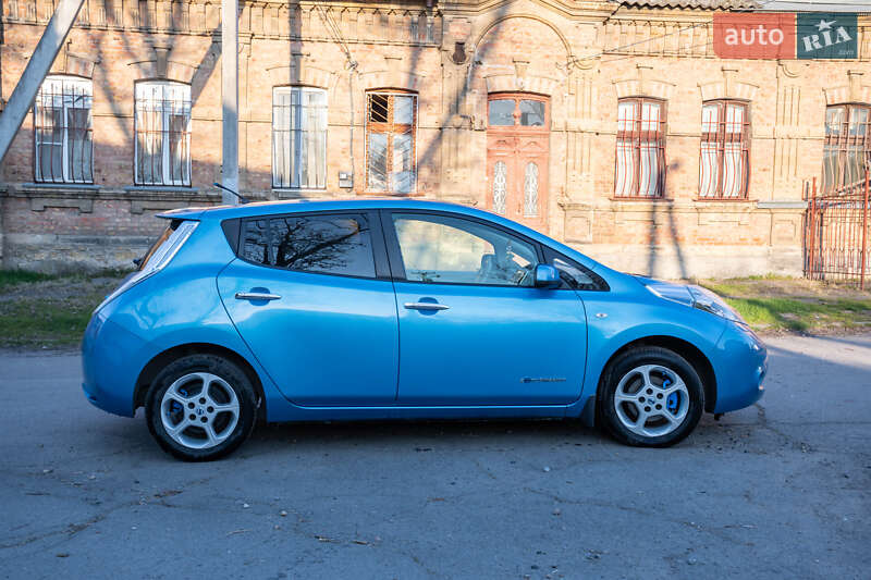 Хетчбек Nissan Leaf 2012 в Херсоні