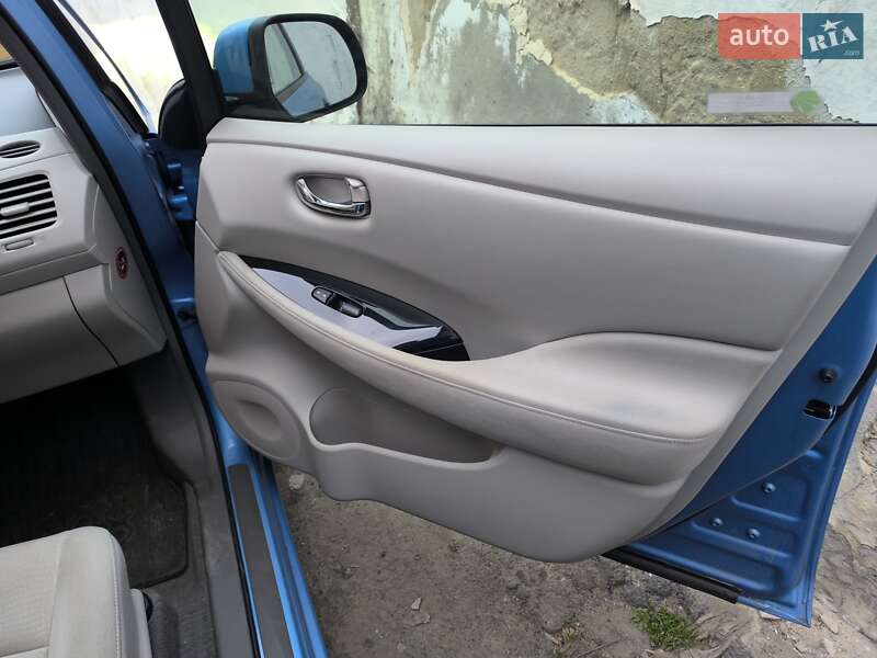 Хетчбек Nissan Leaf 2012 в Херсоні