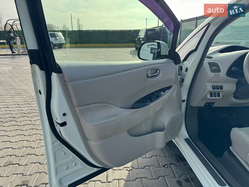 Хетчбек Nissan Leaf 2011 в Одесі