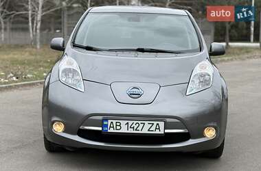 Хэтчбек Nissan Leaf 2015 в 