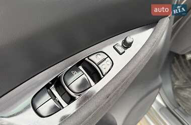 Хэтчбек Nissan Leaf 2015 в 