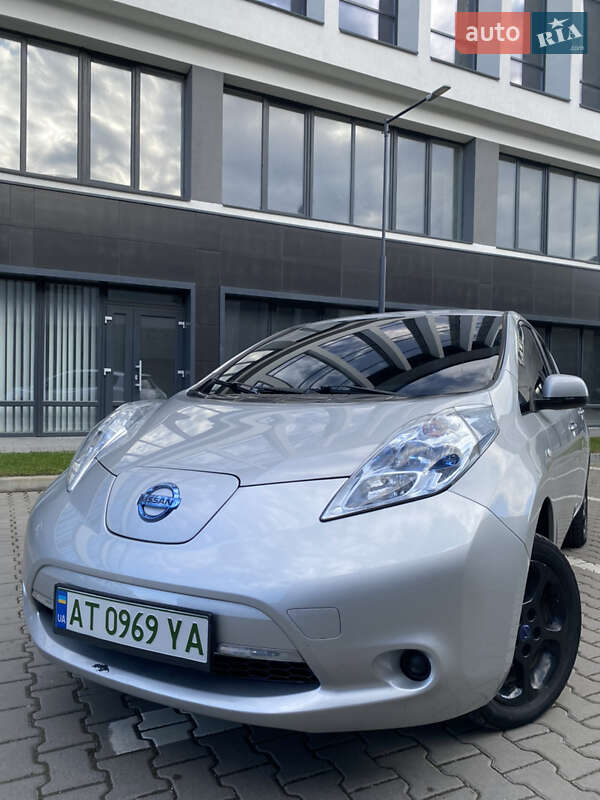 Хетчбек Nissan Leaf 2012 в 