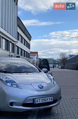 Хетчбек Nissan Leaf 2012 в 