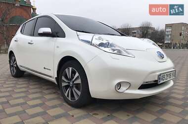 Хэтчбек Nissan Leaf 2013 в 