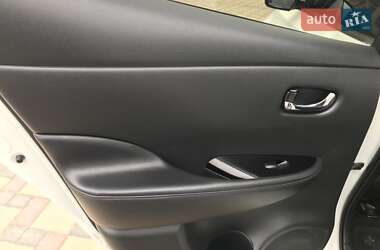 Хэтчбек Nissan Leaf 2013 в 