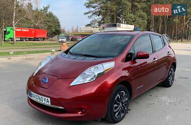 Хэтчбек Nissan Leaf 2014 в 