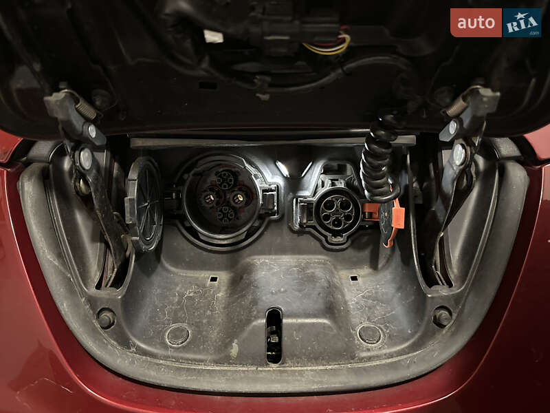 Хэтчбек Nissan Leaf 2016 в Стрые