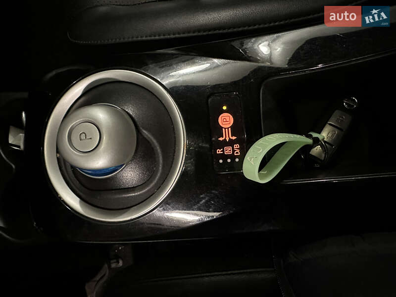 Хэтчбек Nissan Leaf 2016 в Стрые