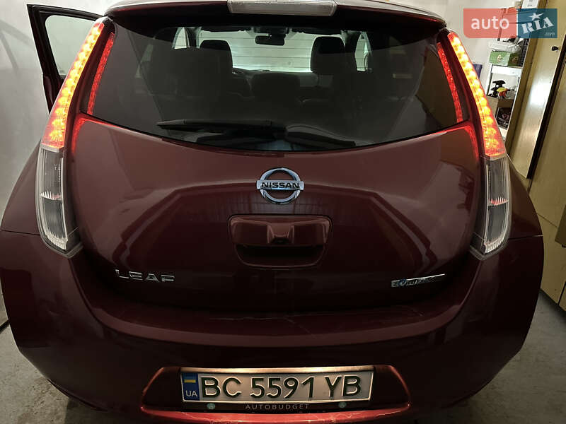 Хэтчбек Nissan Leaf 2016 в Стрые