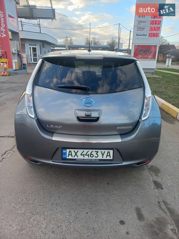 Хэтчбек Nissan Leaf 2016 в 