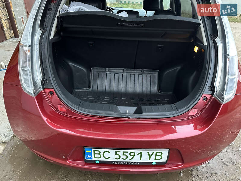 Хэтчбек Nissan Leaf 2016 в Стрые