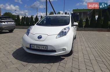 Хетчбек Nissan Leaf 2015 в 