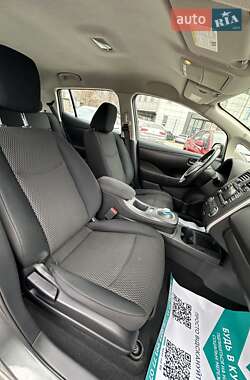 Хэтчбек Nissan Leaf 2014 в 