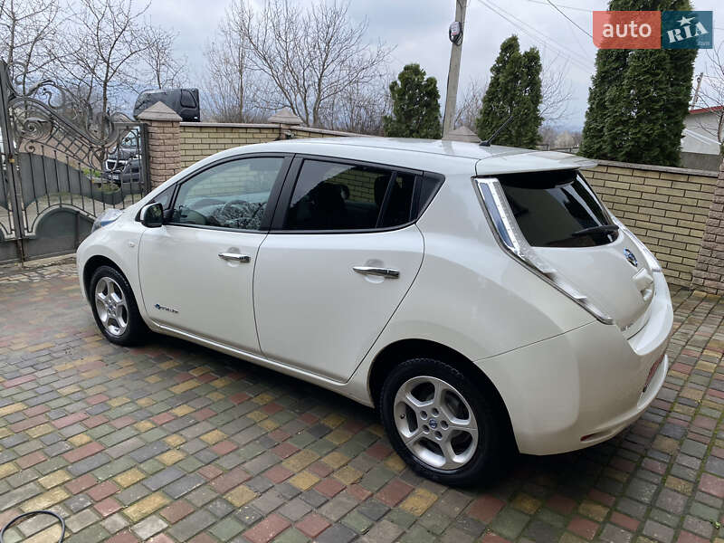 Хэтчбек Nissan Leaf 2014 в Черновцах