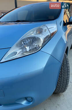 Хетчбек Nissan Leaf 2014 в 