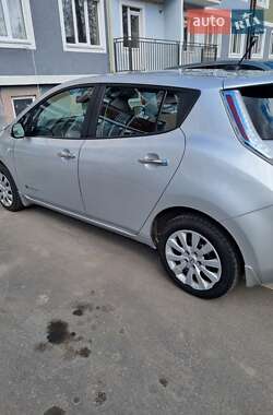 Хетчбек Nissan Leaf 2013 в 