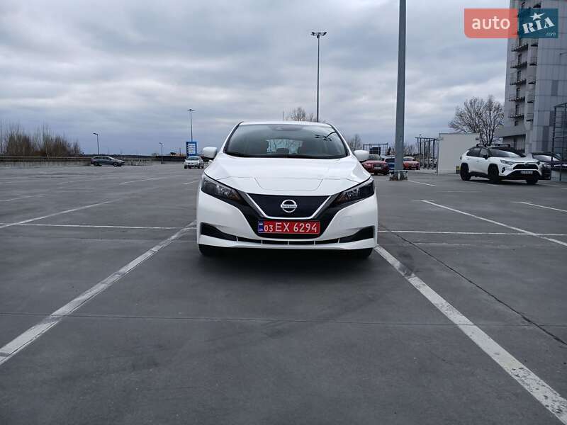 Хэтчбек Nissan Leaf 2021 в 