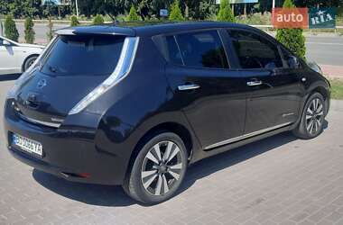 Хетчбек Nissan Leaf 2014 в 