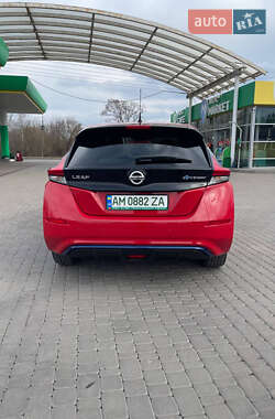 Хэтчбек Nissan Leaf 2018 в 