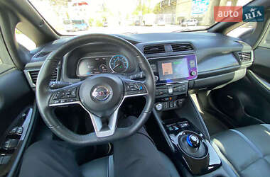 Хэтчбек Nissan Leaf 2021 в 