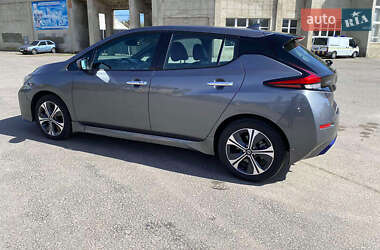 Хэтчбек Nissan Leaf 2021 в 