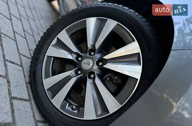 Хетчбек Nissan Leaf 2014 в 