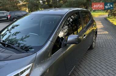 Хетчбек Nissan Leaf 2014 в 