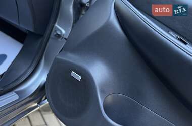 Хетчбек Nissan Leaf 2014 в 