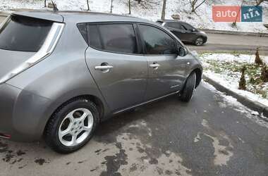 Хэтчбек Nissan Leaf 2016 в 